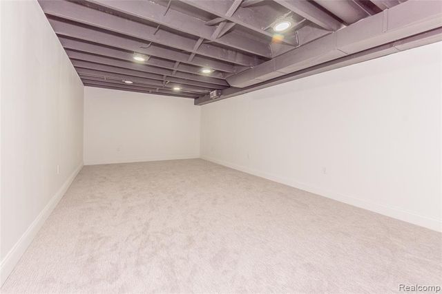 5590 Bayswater Road, West Bloomfield, MI 48322