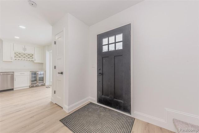 5590 Bayswater Road, West Bloomfield, MI 48322