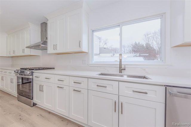 5590 Bayswater Road, West Bloomfield, MI 48322