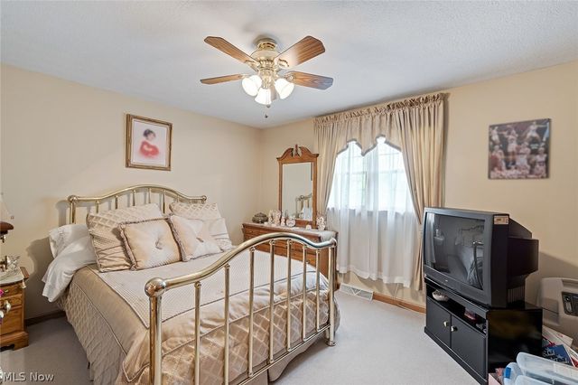 5901 Sharon Drive, Youngstown, OH 44512