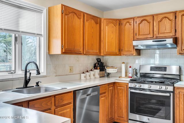 641 Ship Avenue, Beachwood, NJ 08722