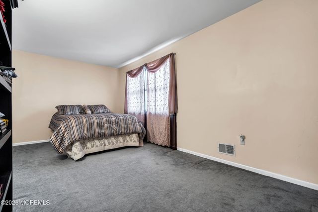 641 Ship Avenue, Beachwood, NJ 08722