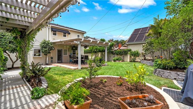 2105 N Heliotrope Drive, Santa Ana, CA 92706