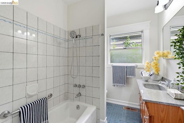 2840 Stanton St, Berkeley, CA 94702