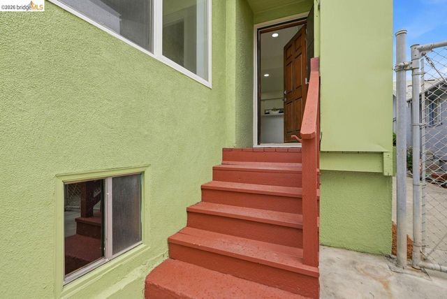 2840 Stanton St, Berkeley, CA 94702