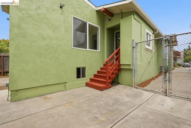 2840 Stanton St, Berkeley, CA 94702