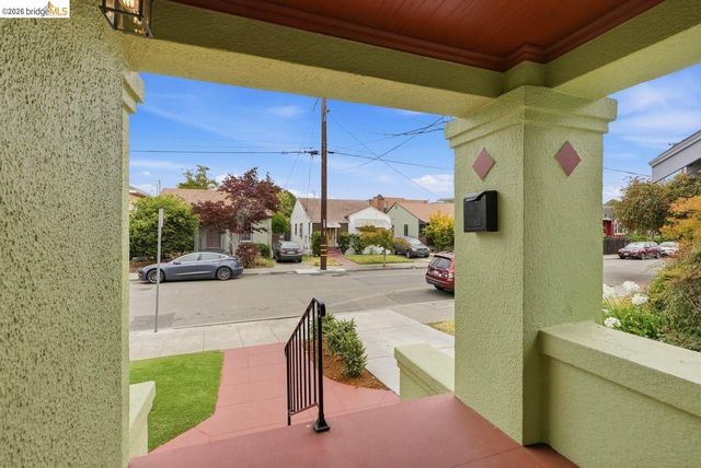 2840 Stanton St, Berkeley, CA 94702