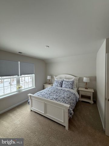 156 LAQUINTA DR, Egg Harbor Township, NJ 08234