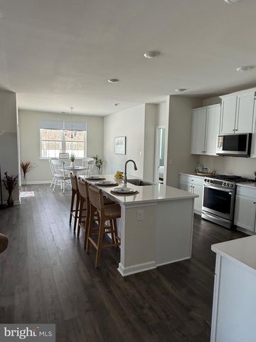 156 LAQUINTA DR, Egg Harbor Township, NJ 08234