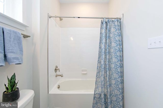 156 LAQUINTA DR, Egg Harbor Township, NJ 08234