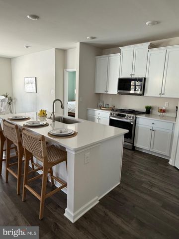 156 LAQUINTA DR, Egg Harbor Township, NJ 08234