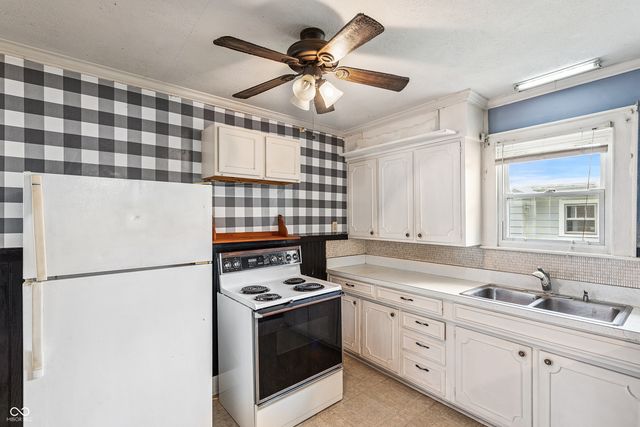 38 Ringwood Way, Anderson, IN 46013