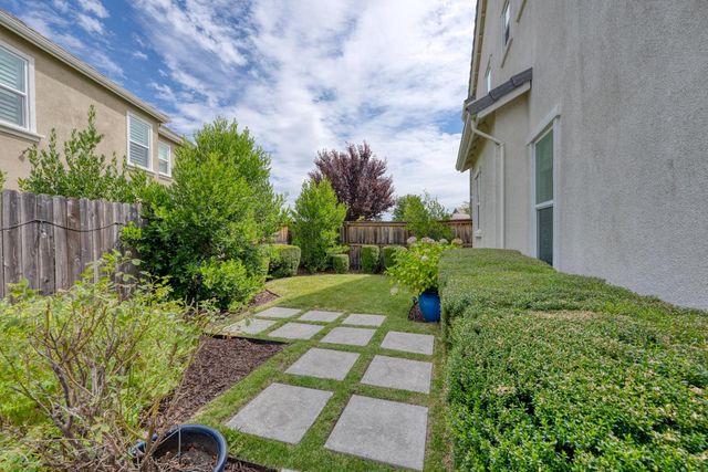 5816 Tree Swallow Cir, Rocklin, CA 95677