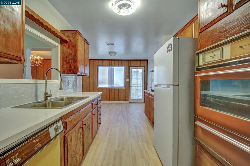 Image 6 of property listing at 1200 Elliott Dr, Vallejo, CA 94589