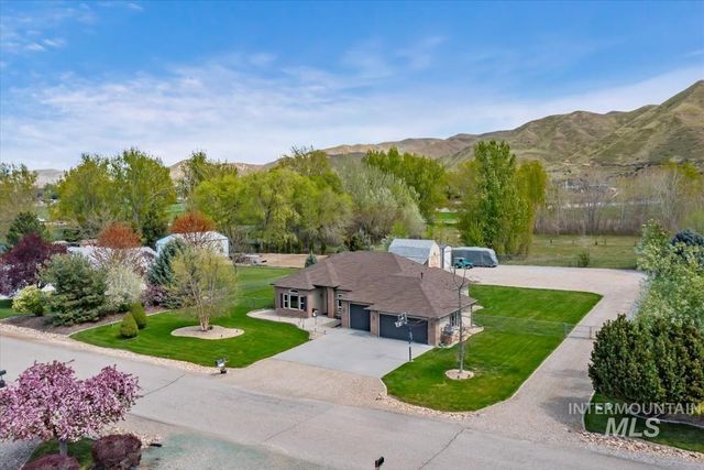 760 Celeste Dr, Emmett, ID 83617