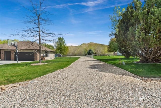 760 Celeste Dr, Emmett, ID 83617