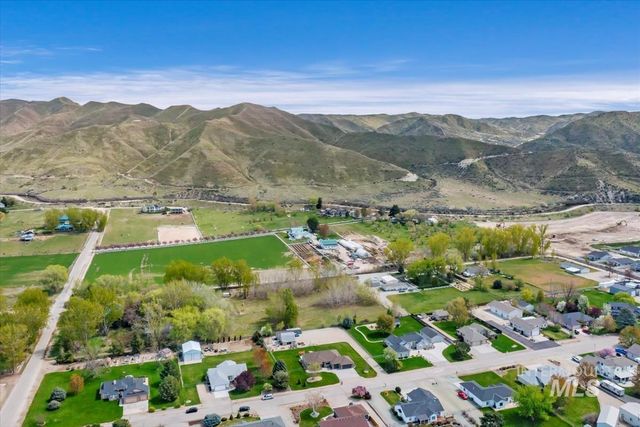 760 Celeste Dr, Emmett, ID 83617