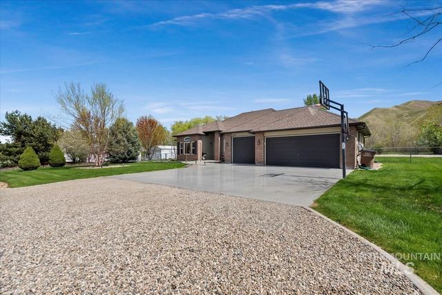760 Celeste Dr, Emmett, ID 83617