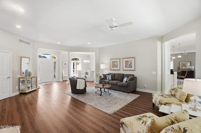 8766 Willow Pond Boulevard, Sylvania, OH 43560