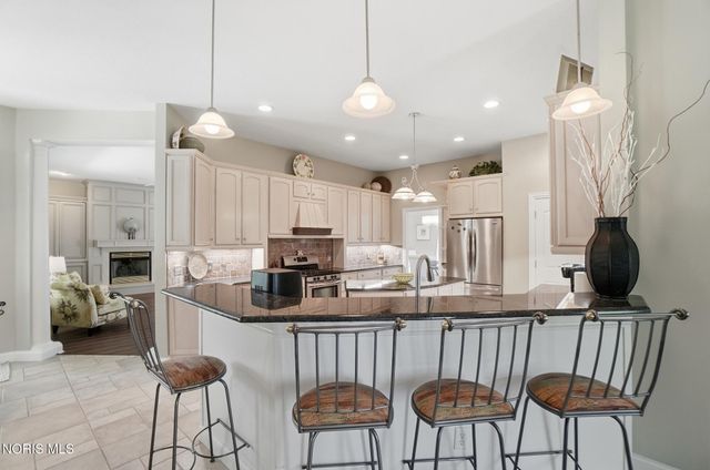 8766 Willow Pond Boulevard, Sylvania, OH 43560