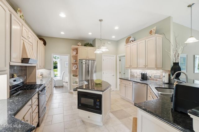 8766 Willow Pond Boulevard, Sylvania, OH 43560
