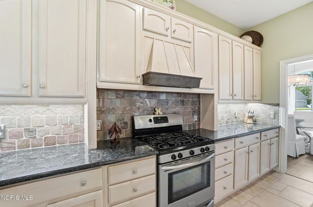 8766 Willow Pond Boulevard, Sylvania, OH 43560