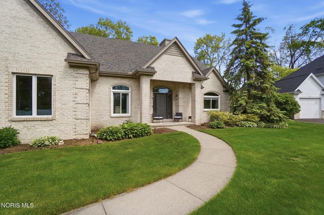 8766 Willow Pond Boulevard, Sylvania, OH 43560