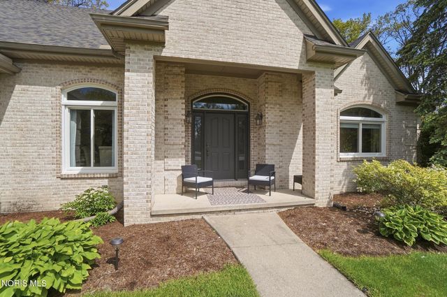 8766 Willow Pond Boulevard, Sylvania, OH 43560