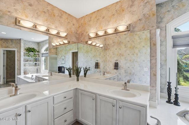 8766 Willow Pond Boulevard, Sylvania, OH 43560