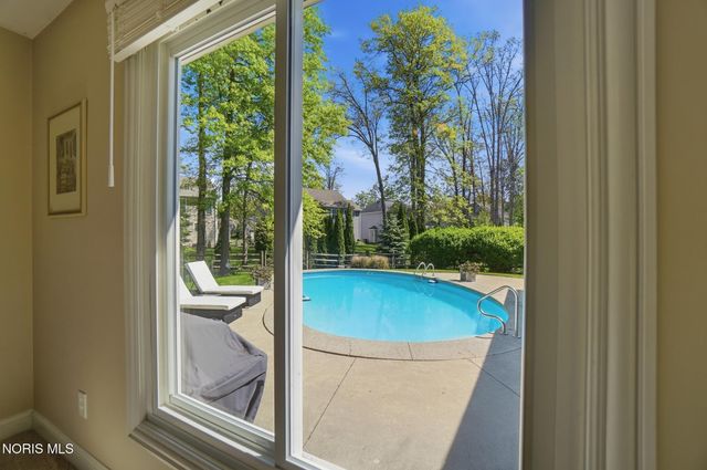8766 Willow Pond Boulevard, Sylvania, OH 43560