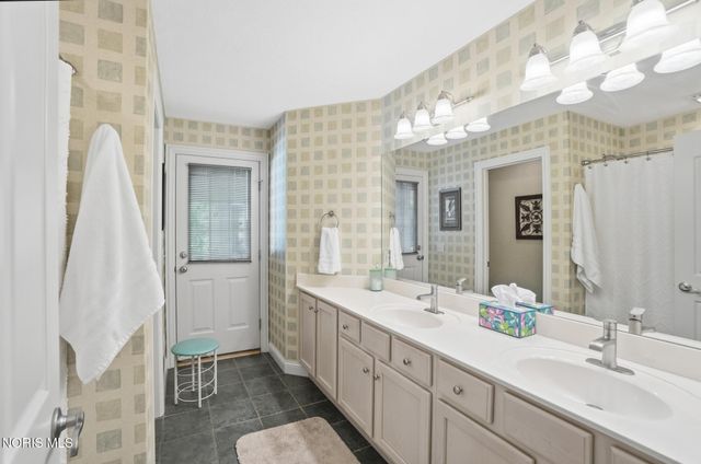 8766 Willow Pond Boulevard, Sylvania, OH 43560