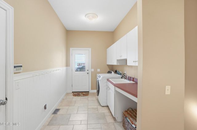 8766 Willow Pond Boulevard, Sylvania, OH 43560
