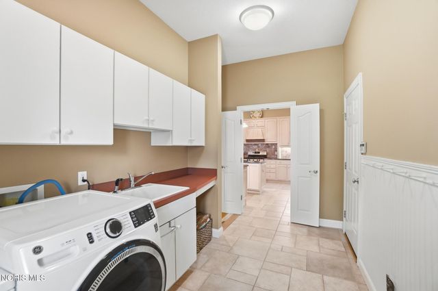 8766 Willow Pond Boulevard, Sylvania, OH 43560