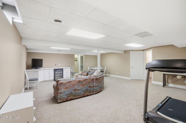 8766 Willow Pond Boulevard, Sylvania, OH 43560