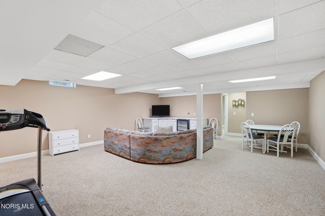 8766 Willow Pond Boulevard, Sylvania, OH 43560