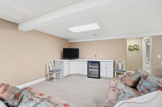 8766 Willow Pond Boulevard, Sylvania, OH 43560