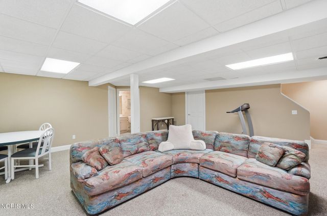 8766 Willow Pond Boulevard, Sylvania, OH 43560