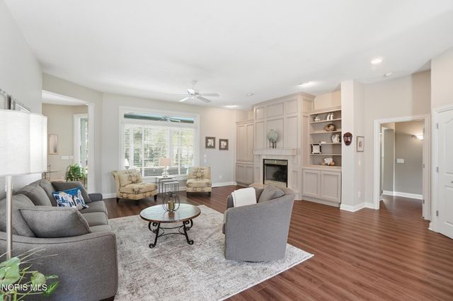 8766 Willow Pond Boulevard, Sylvania, OH 43560
