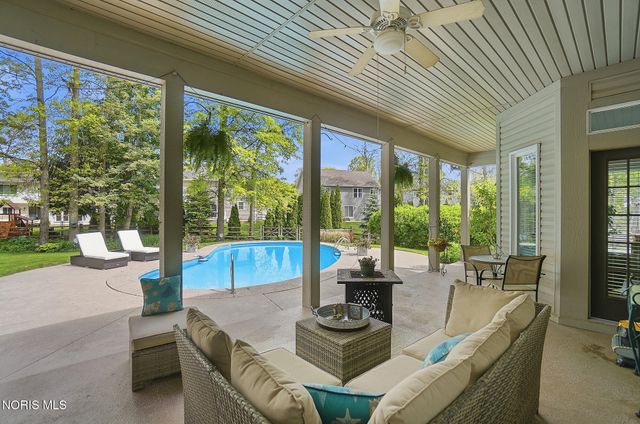 8766 Willow Pond Boulevard, Sylvania, OH 43560