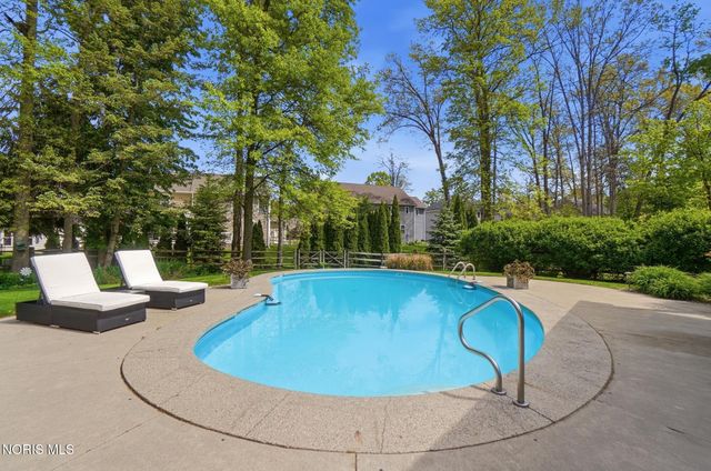 8766 Willow Pond Boulevard, Sylvania, OH 43560