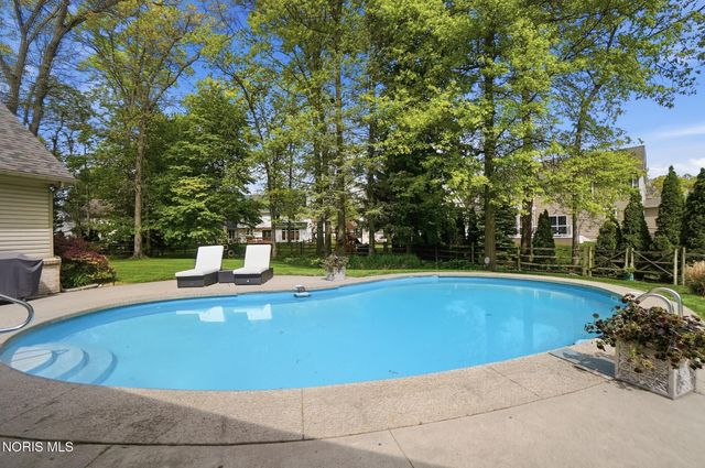 8766 Willow Pond Boulevard, Sylvania, OH 43560