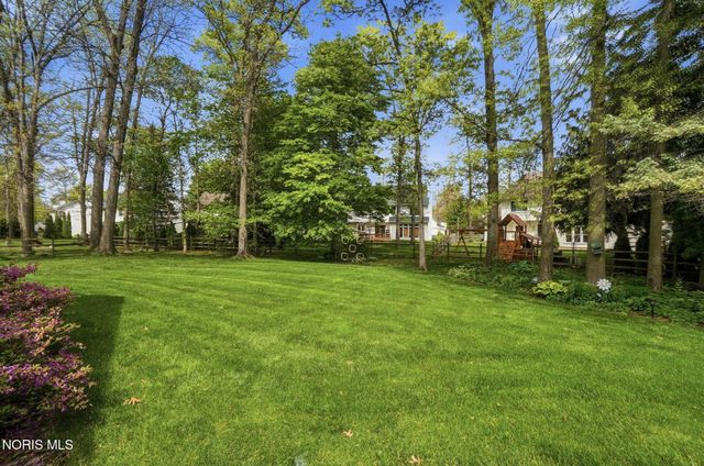 8766 Willow Pond Boulevard, Sylvania, OH 43560
