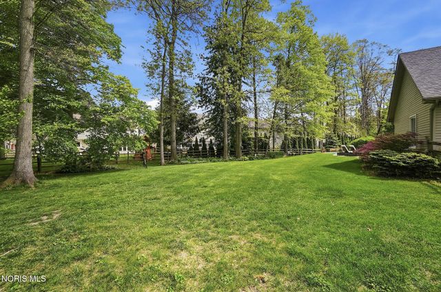 8766 Willow Pond Boulevard, Sylvania, OH 43560