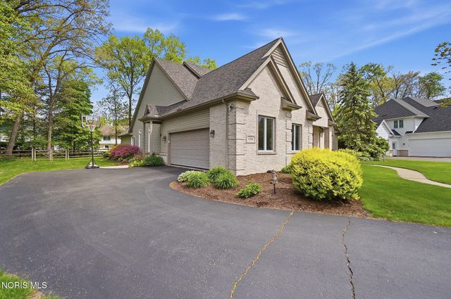 8766 Willow Pond Boulevard, Sylvania, OH 43560