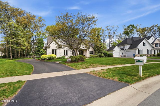 8766 Willow Pond Boulevard, Sylvania, OH 43560
