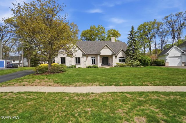 8766 Willow Pond Boulevard, Sylvania, OH 43560