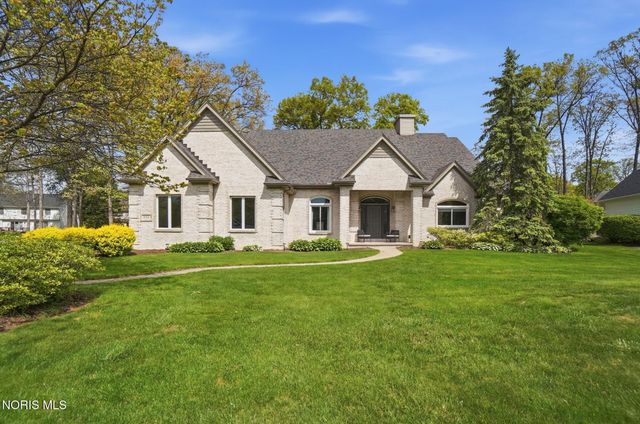 8766 Willow Pond Boulevard, Sylvania, OH 43560