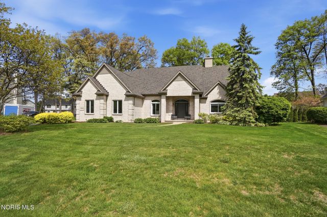 8766 Willow Pond Boulevard, Sylvania, OH 43560