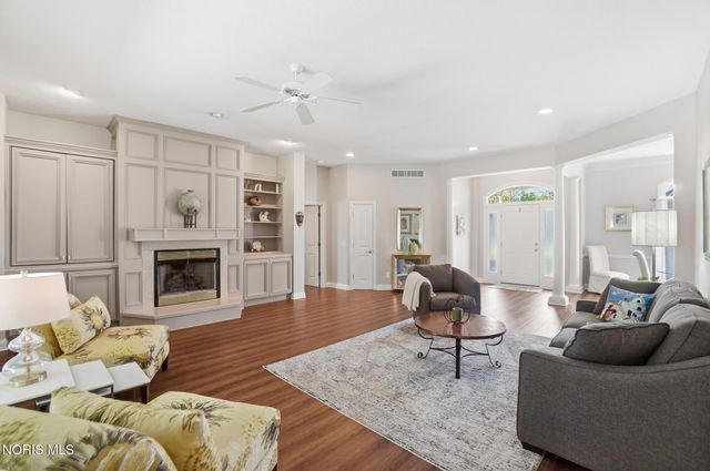 8766 Willow Pond Boulevard, Sylvania, OH 43560
