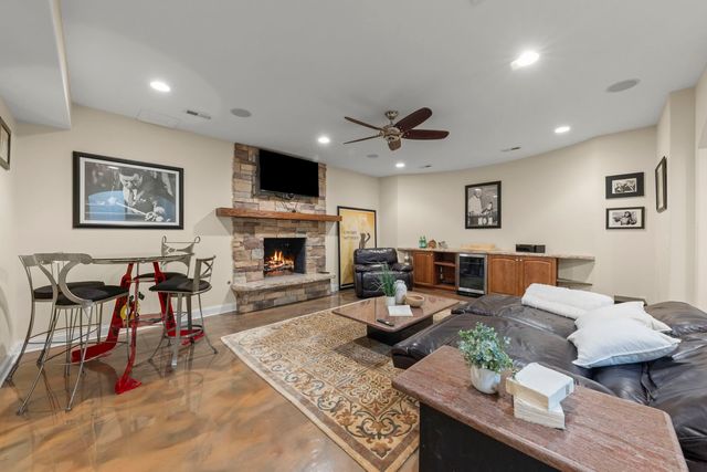 253 E Wilson Street, Elmhurst, IL 60126